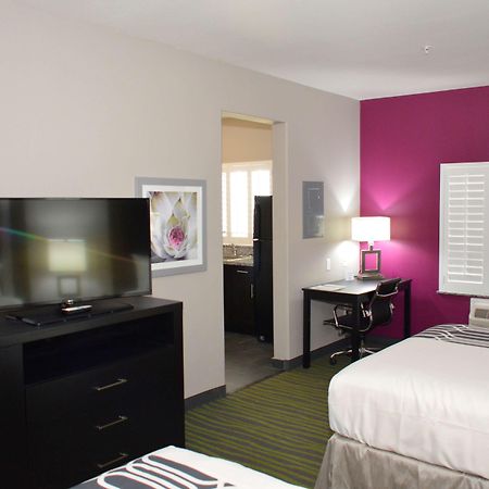 Best Western Plus Dilley Inn & Suites Exterior photo