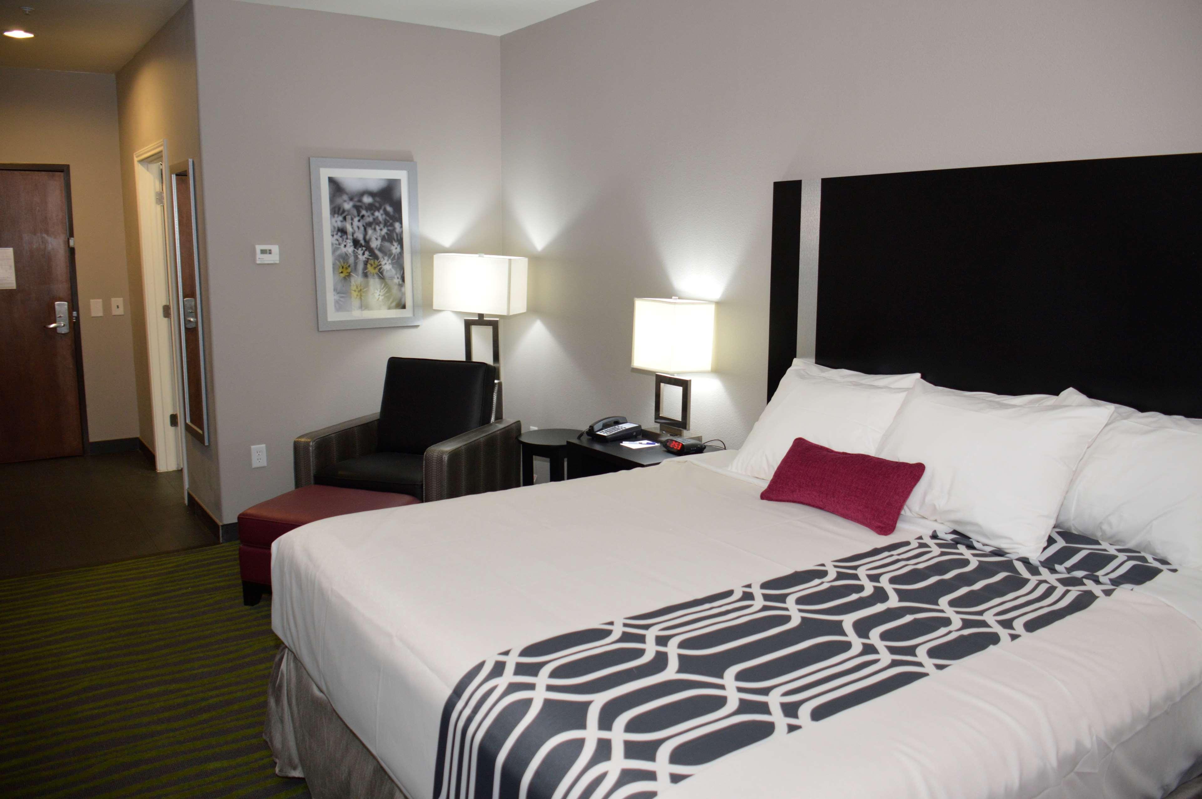 Best Western Plus Dilley Inn & Suites Exterior photo