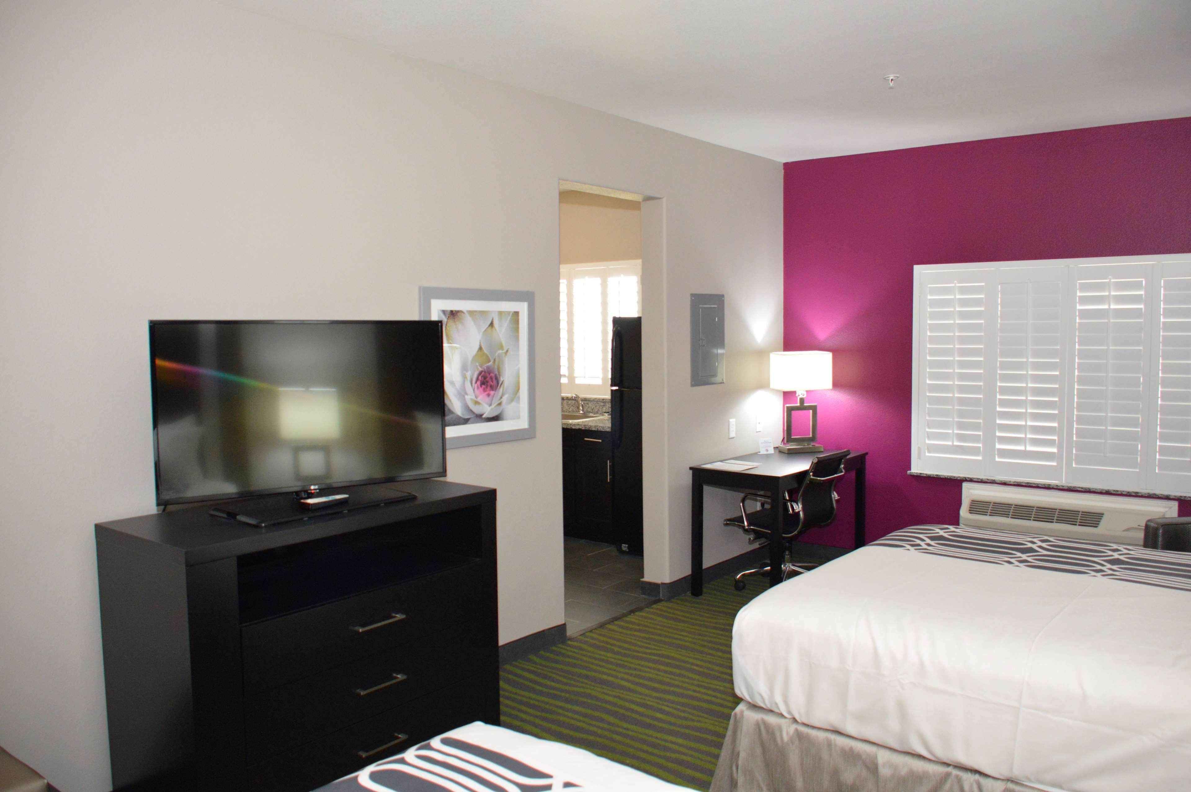 Best Western Plus Dilley Inn & Suites Exterior photo