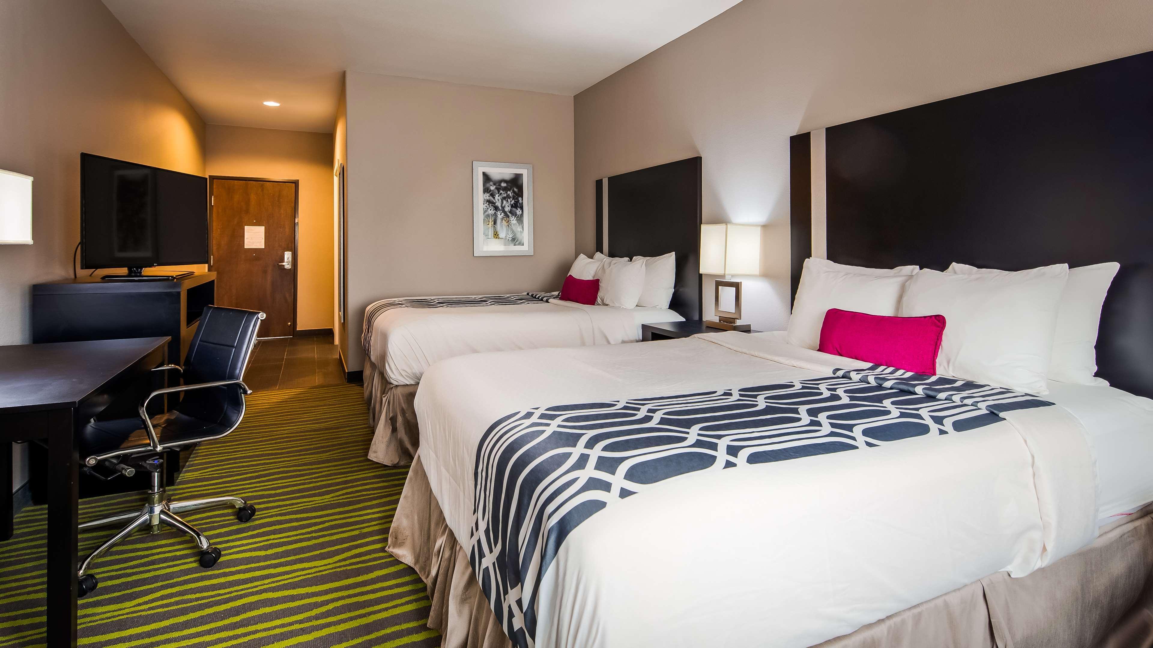 Best Western Plus Dilley Inn & Suites Exterior photo