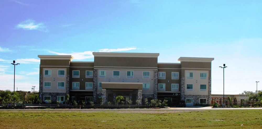 Best Western Plus Dilley Inn & Suites Exterior photo