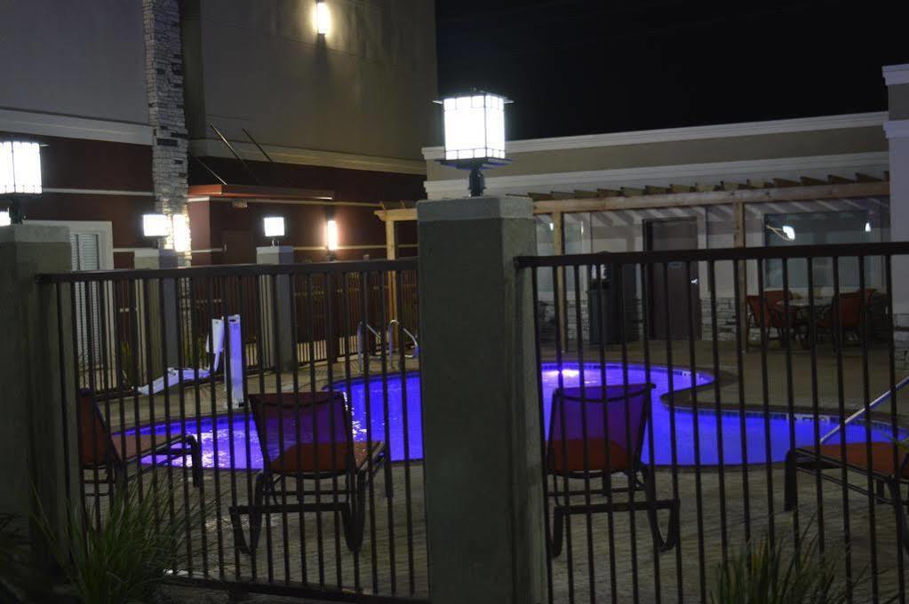 Best Western Plus Dilley Inn & Suites Exterior photo