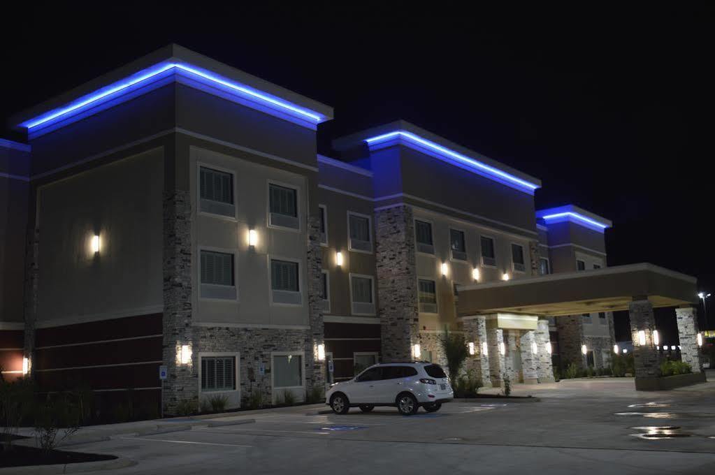 Best Western Plus Dilley Inn & Suites Exterior photo