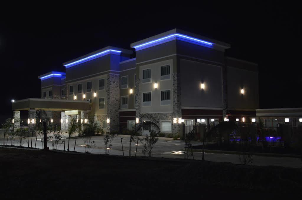 Best Western Plus Dilley Inn & Suites Exterior photo